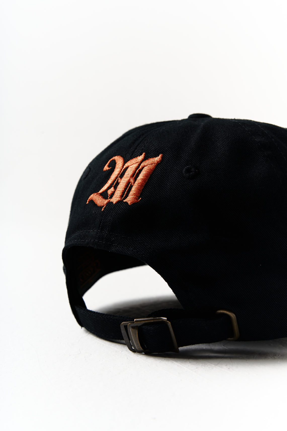 STRAPBACK HAT<br>Gorra Vértigo<br>Edición Limitada